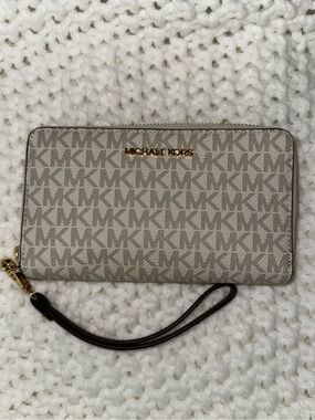 Michael Kors Wallet BNWT